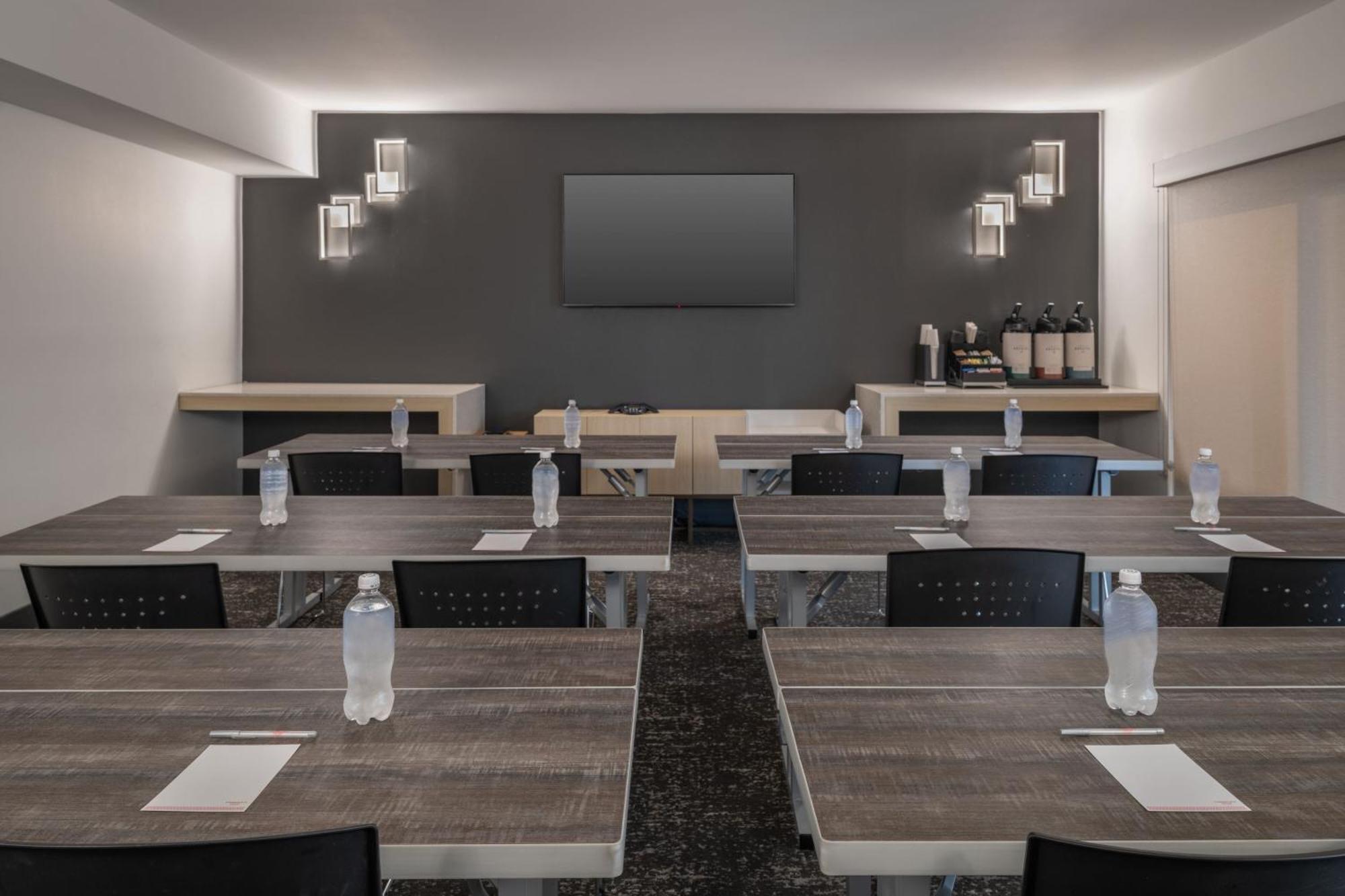 Towneplace Suites By Marriott Tampa Clearwater Exterior photo