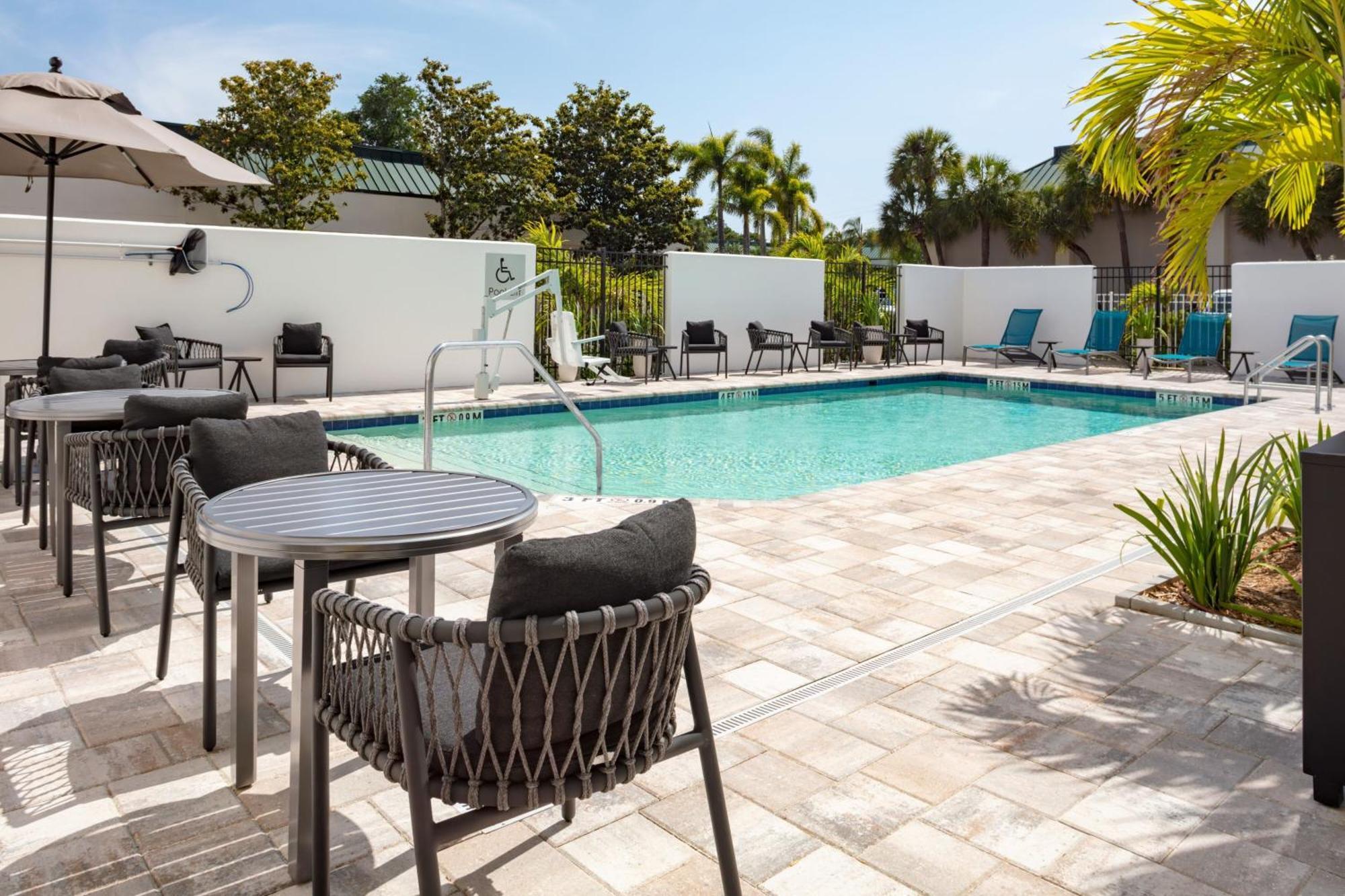 Towneplace Suites By Marriott Tampa Clearwater Exterior photo